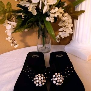 Women's size 10 yellow box flip flops